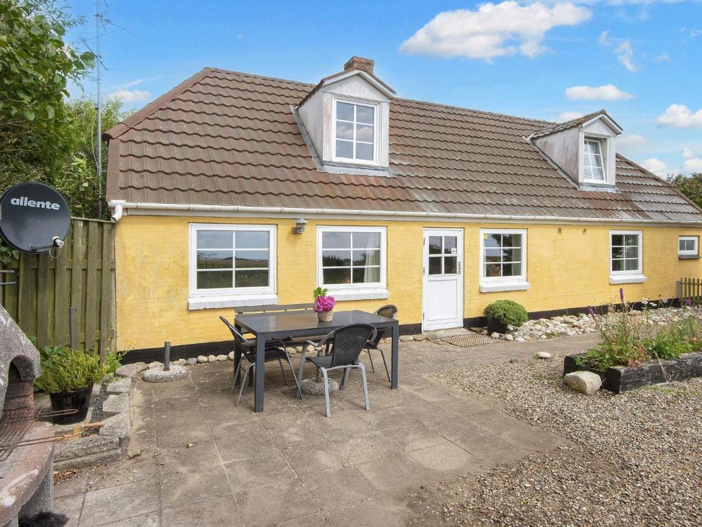 Το κτήριο όπου στεγάζεται  η παραθεριστική κατοικία