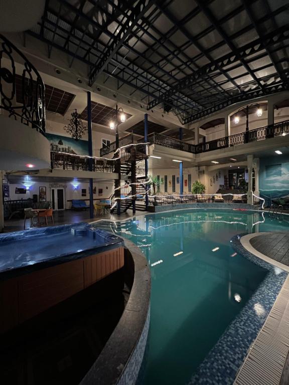 Bazén v ubytování Hotel Princi i Arberit nebo v jeho okolí