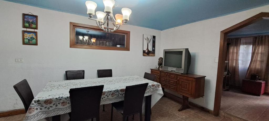 TV a/nebo společenská místnost v ubytování Hotel Cordillera Cabildo