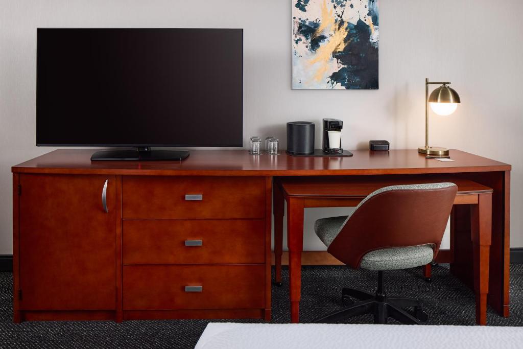 Courtyard by Marriott Fort Collins - One-Bedroom King Suite