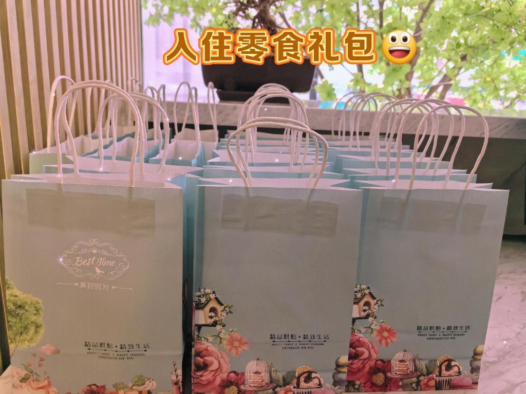 a group of shopping bags with hello kitty on them at 宜尚酒店 日月广场骑楼老街店 in Haikou