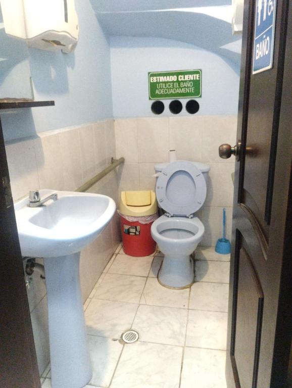 Koupelna v ubytování Hostal mariajose baños