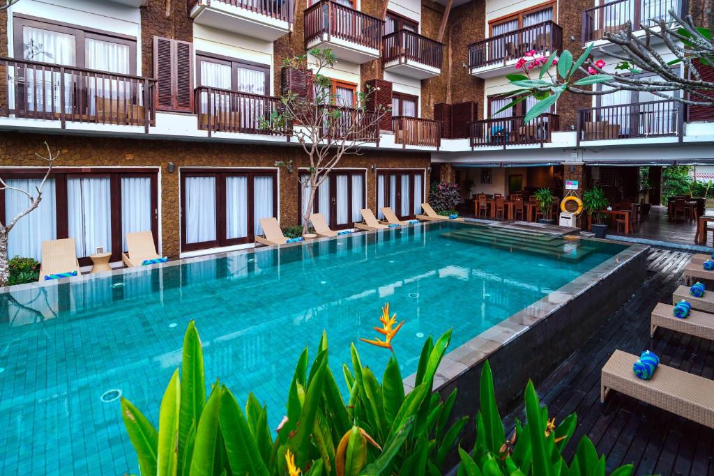 Bazén v ubytování The Kirana Canggu Hotel nebo v jeho okolí