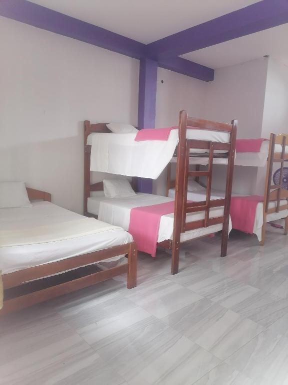 Postel nebo postele na pokoji v ubytování Ayahuasca Hostel