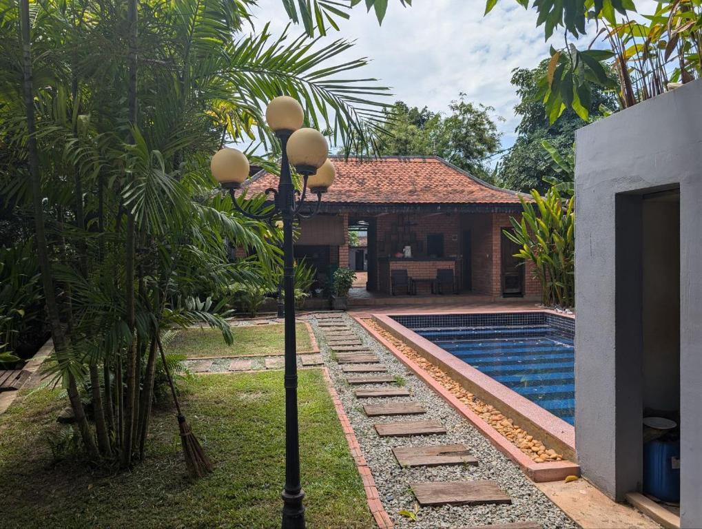 Bazén v ubytování Jungle Sanctuary Hotel Siem Reap nebo v jeho okolí
