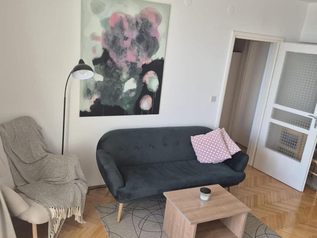 Apartment Mia - Two-Bedroom Apartment with Balcony and Sea View