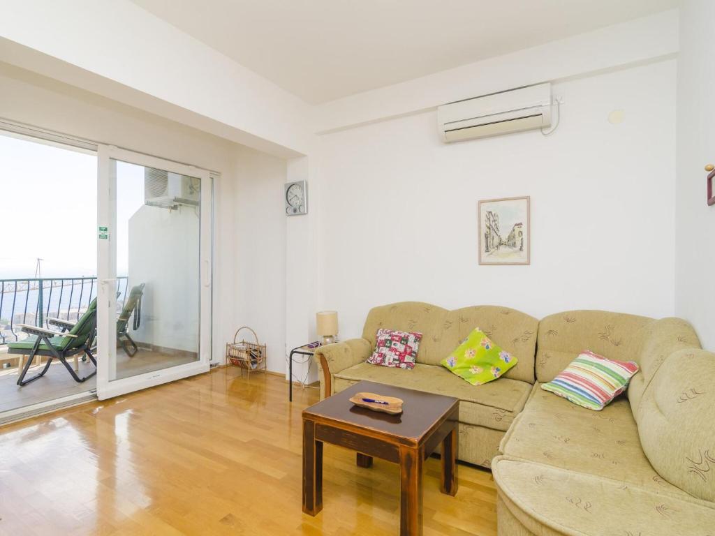Two-Bedroom Apartment with Terrace and Sea View