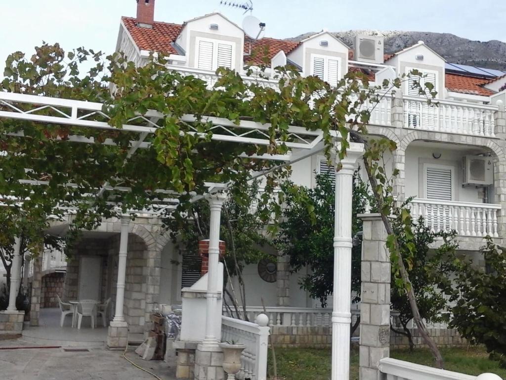 Budova, kde se apartmán nachází