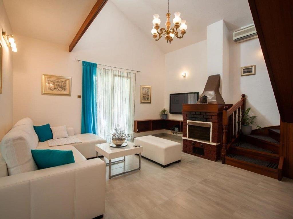 Holiday home Ingrid - Four Bedroom Holiday Home with Pool