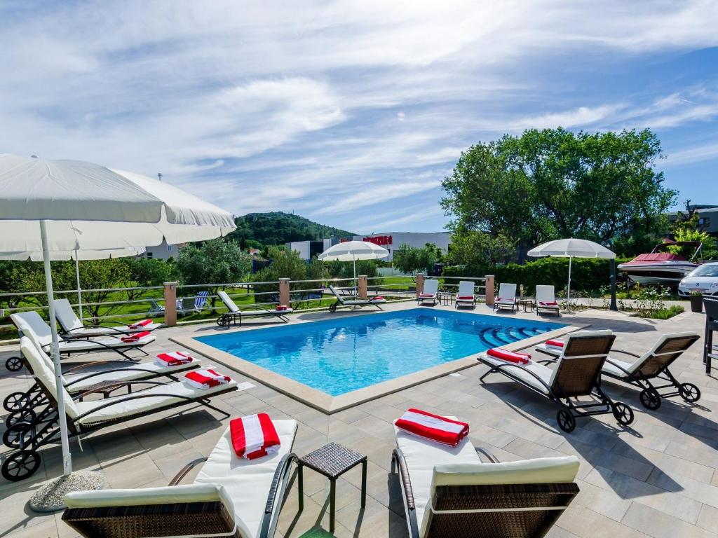 Apartments Mali Paradiso - One Bedroom Apartment with Terrace and Pool View A3
