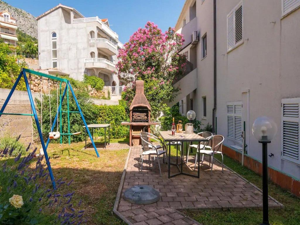 Apartment Tomas with balcony and sea view