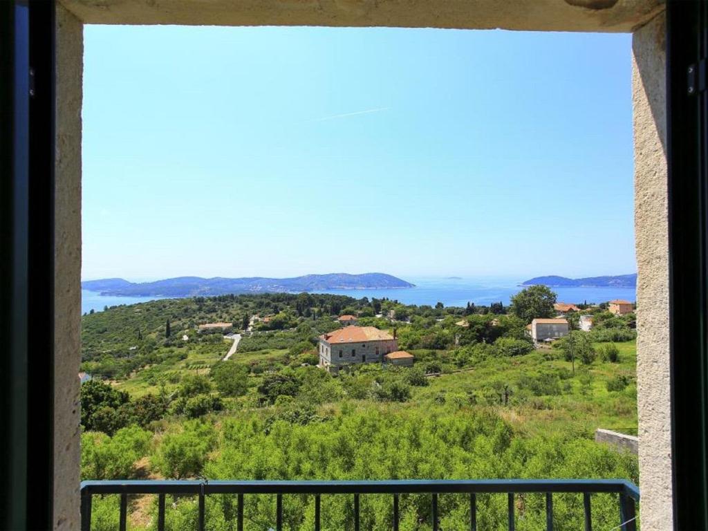 Apartment with sea view in Orasac