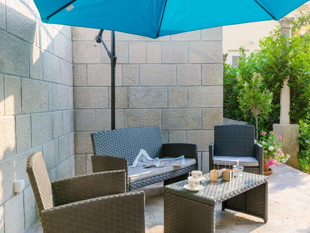 Apartments L&M - Studio Apartment with Terrace Vlahini
