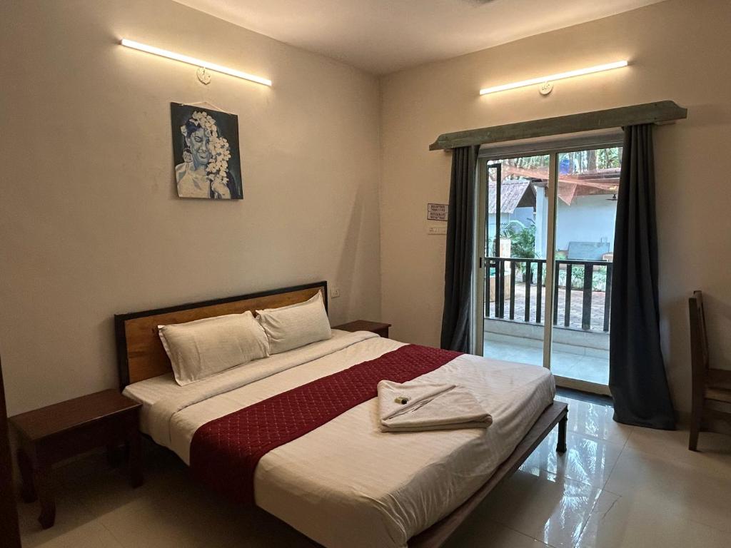 Postel nebo postele na pokoji v ubytování Shivam Bnb Mandrem Resort