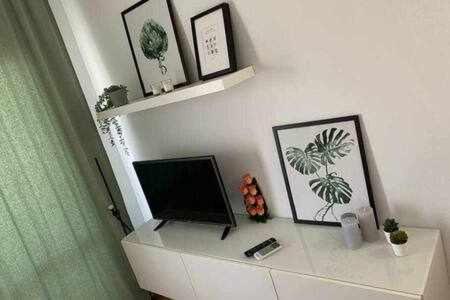 TV a/nebo společenská místnost v ubytování Stefys beach apartment