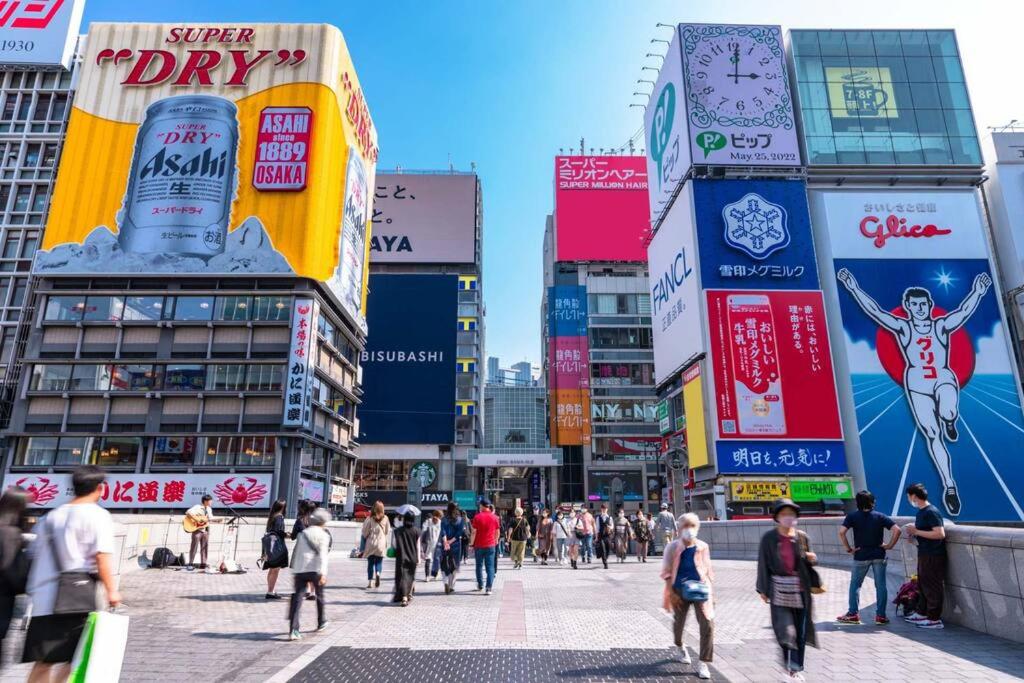 a crowd of people walking down a street in a city at 301号室駅2分格安和室民泊専用ミニキッチンとバスルーム付きアクセス抜群 in Osaka