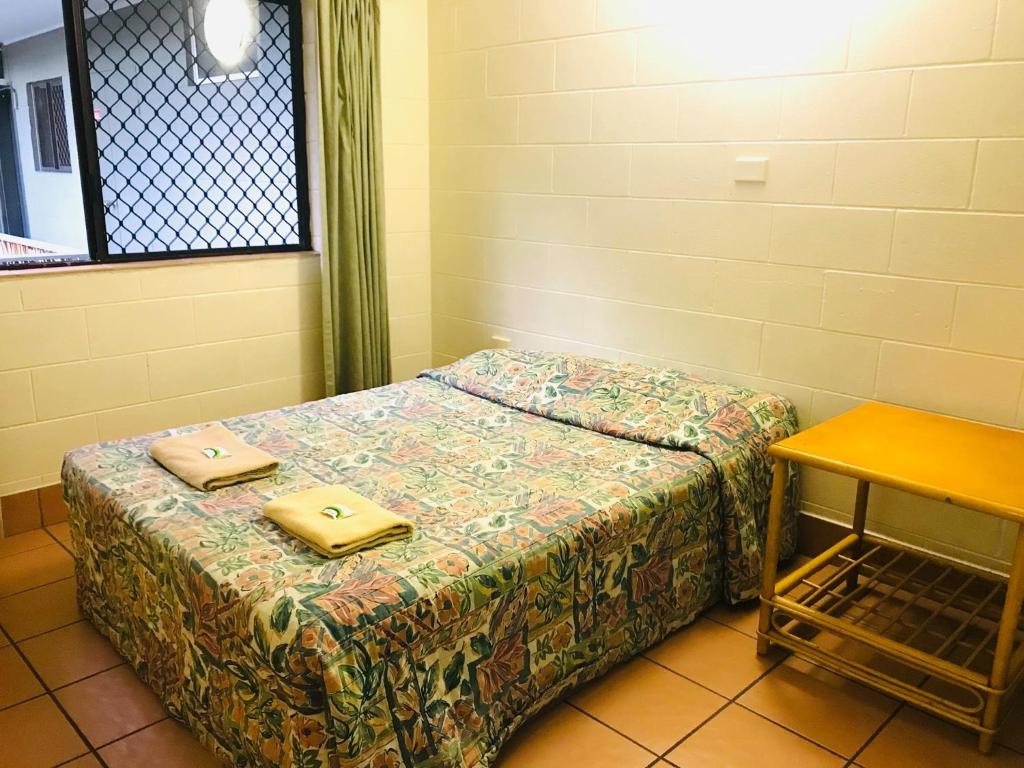 Postel nebo postele na pokoji v ubytování Koala Beach Resort Cairns