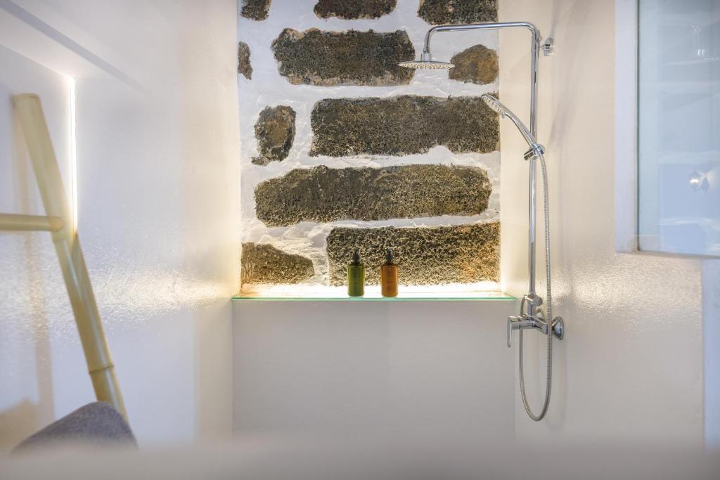 Koupelna v ubytování Finca de La Geria