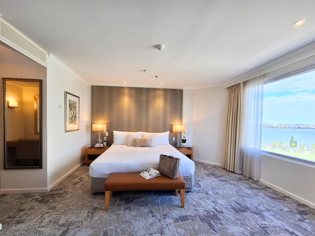 Residence on Langley Park - Rey De Suite