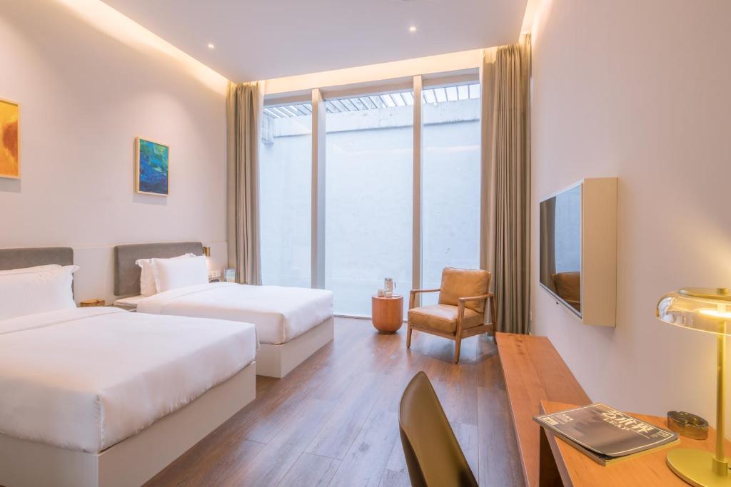 Letto o letti in una camera di Wuyu Hotel Chongqing Zoo & Yangjiaping The Mixc Light rail