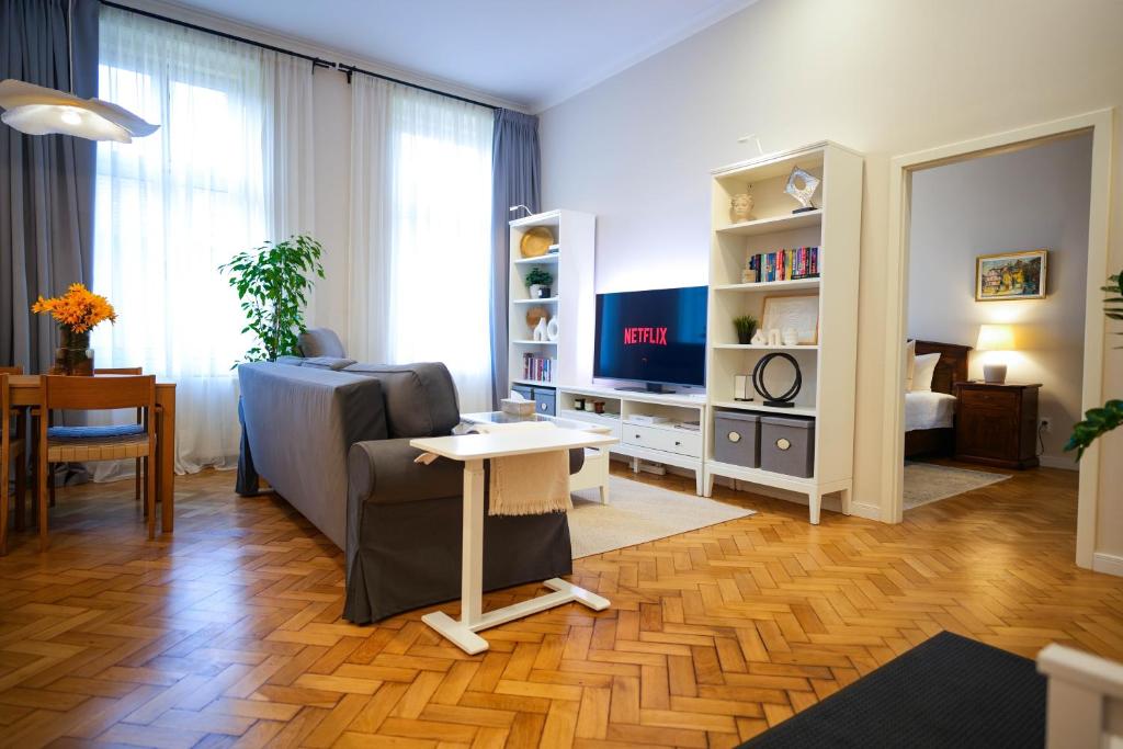 Apartments in Historic Center, Quiet Area, AC - Appartement Supérieur D'une Chambre
