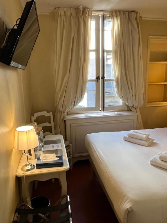 Les Quatre Dauphins - Resim 5