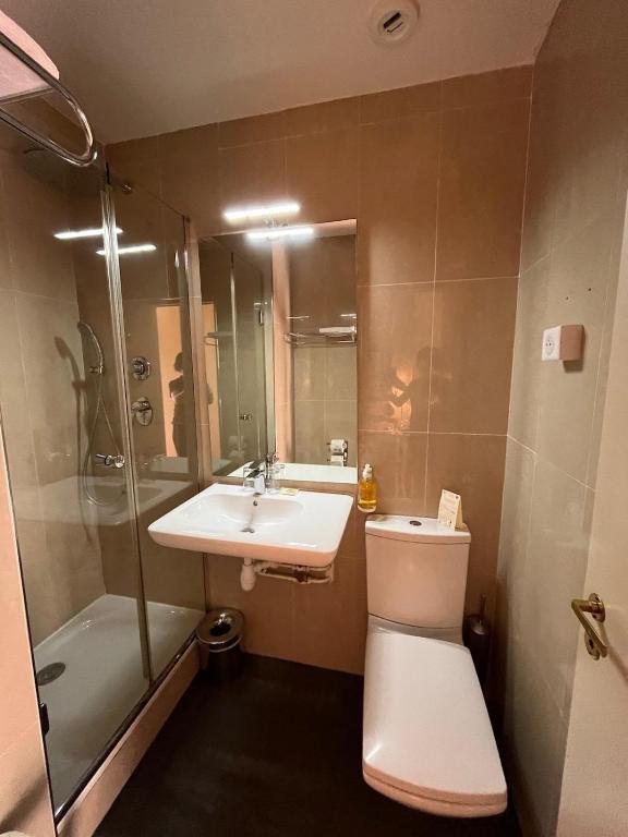 Les Quatre Dauphins - Resim 18