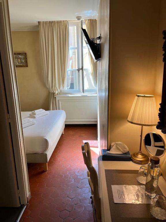 Les Quatre Dauphins - Resim 20