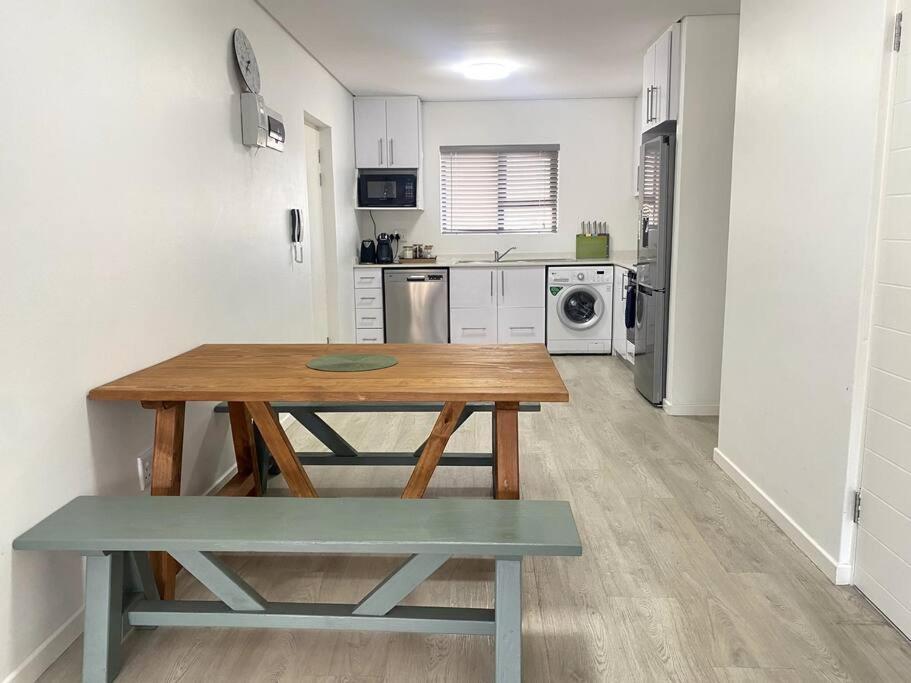 Galeri foto Lock-Up and Go apt with parking di Fish Hoek