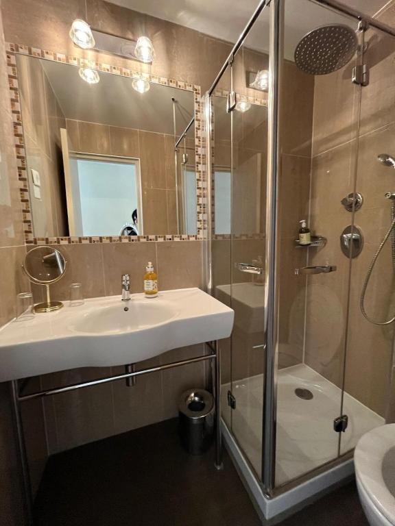 Les Quatre Dauphins - Resim 15