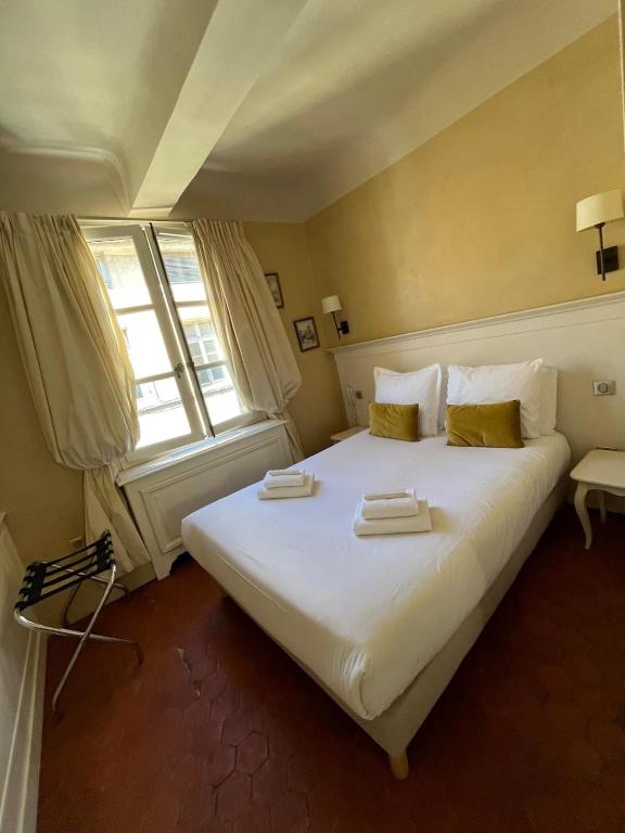 Les Quatre Dauphins - Resim 16