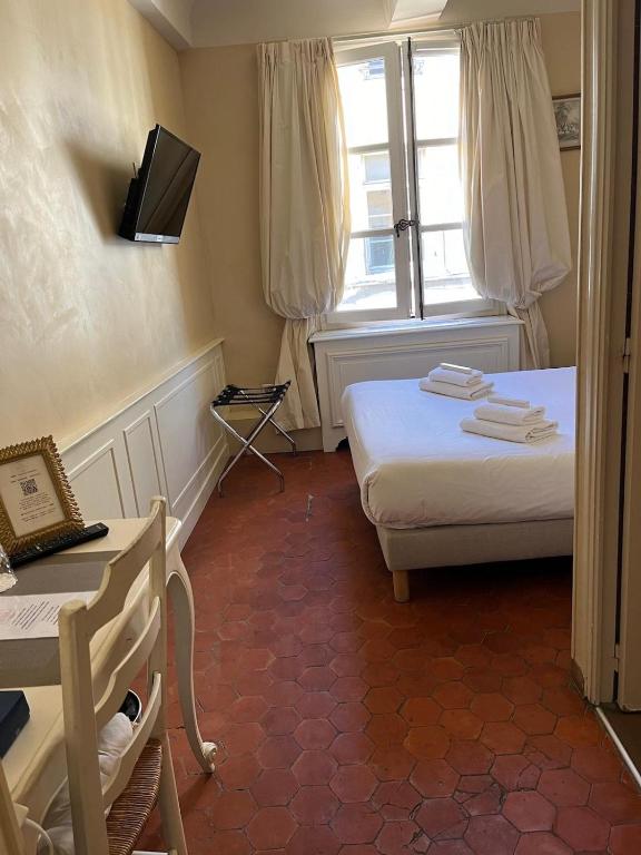 Les Quatre Dauphins - Resim 17