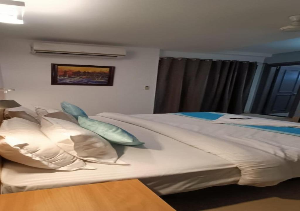 Postel nebo postele na pokoji v ubytování Akshay home stay