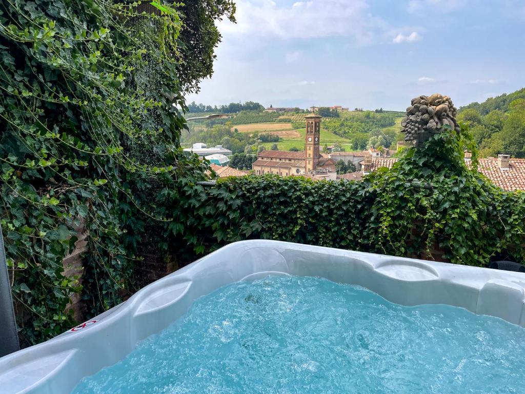 Bazén v ubytování Ai Leoni Ruggenti - Giardino Segreto con Vista sul Monferrato nebo v jeho okolí