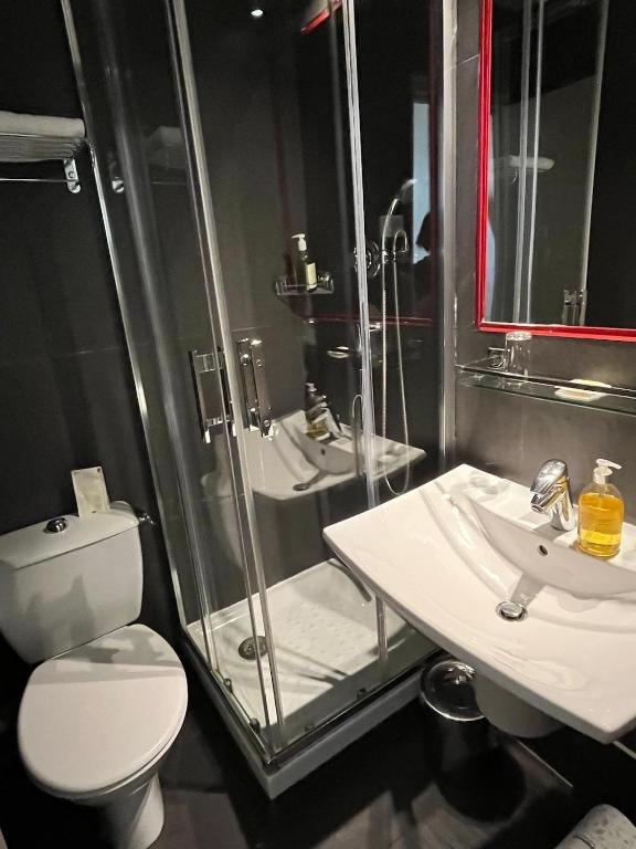 Les Quatre Dauphins - Resim 12