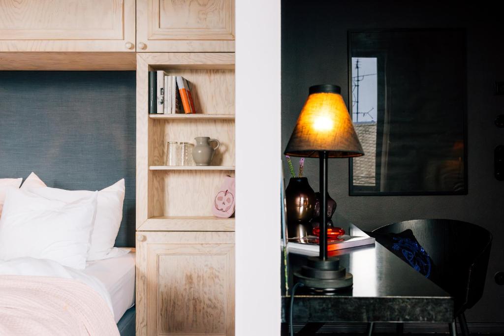 Cama ou camas em um quarto em Libertine Lindenberg