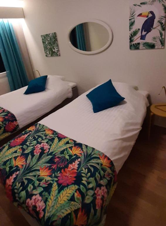 Postel nebo postele na pokoji v ubytování Breanäs Hotell