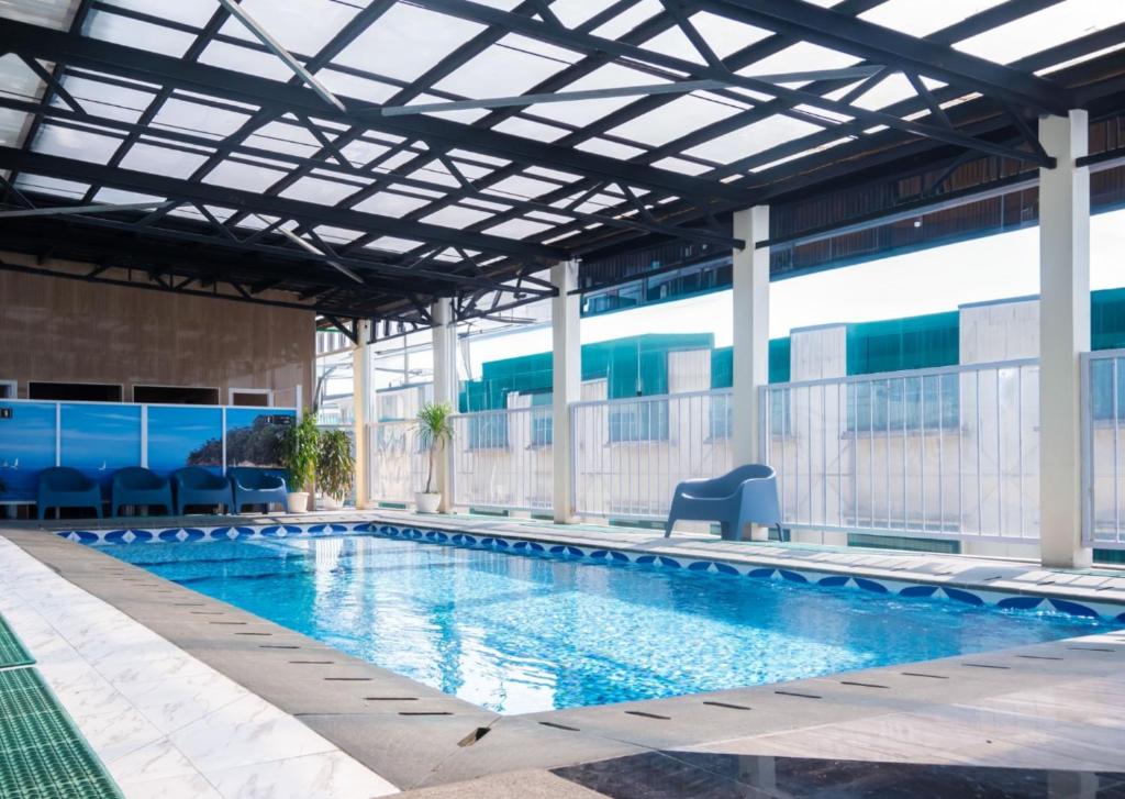 Bazén v ubytování Tebu Hotel Bandung nebo v jeho okolí