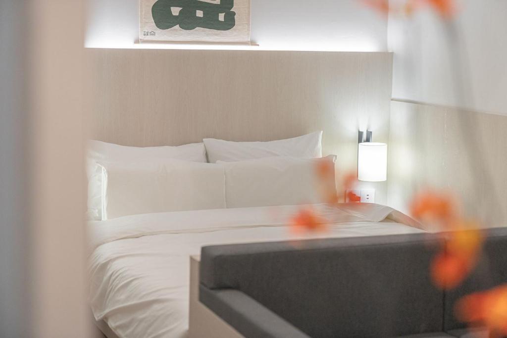 Postel nebo postele na pokoji v ubytování Simdo Hotel&Spa Sillim by Aank