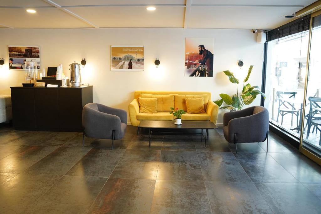 Posezení v ubytování Spirit of Herzl Hotel הרוח של הרצל