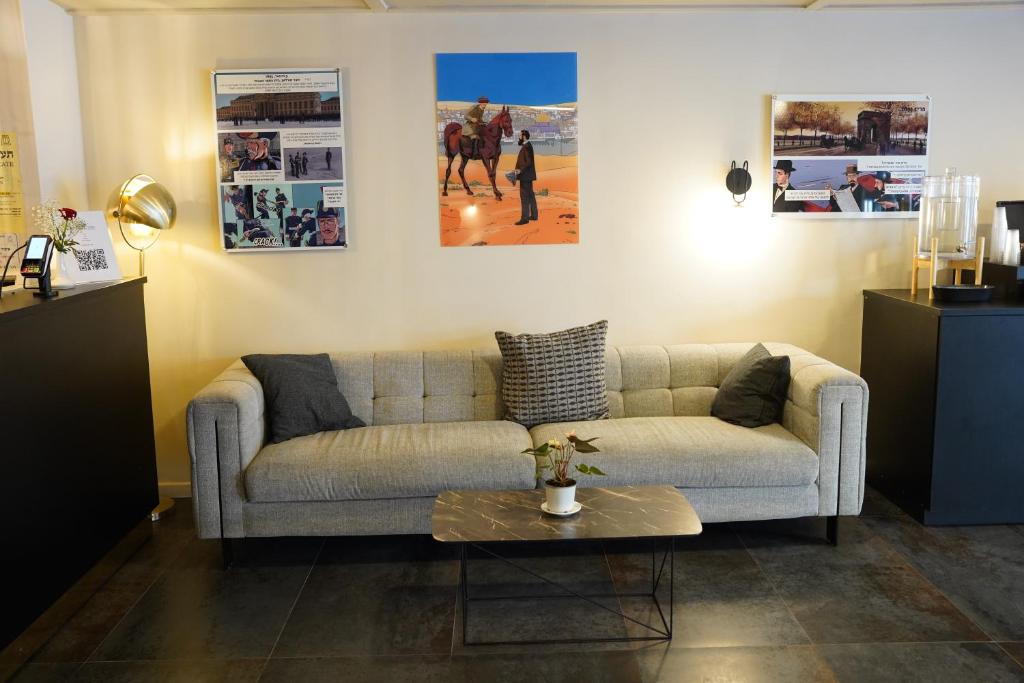 Posezení v ubytování Spirit of Herzl Hotel הרוח של הרצל