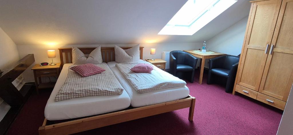 Postel nebo postele na pokoji v ubytování Hotel Meridian