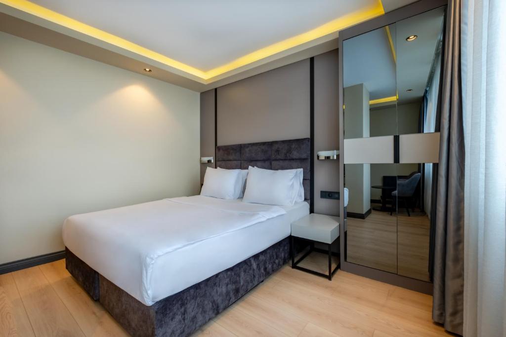 Frt Airlines Hotel - Istanbul Airport - Standard King Room