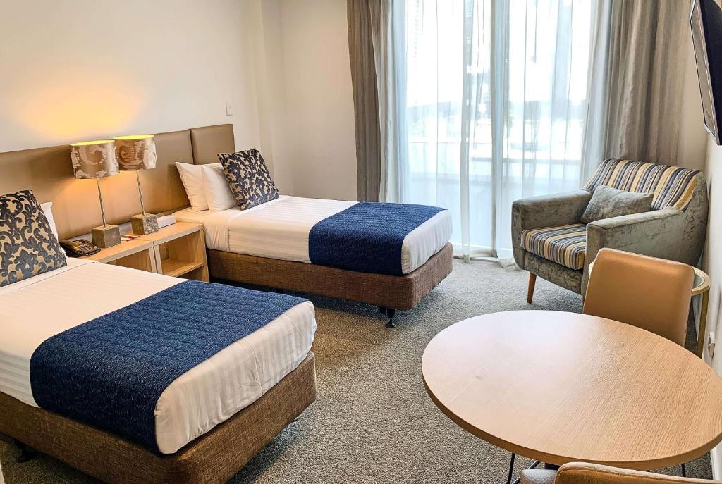 Voodi või voodid majutusasutuse Ramada Suites by Wyndham Albany toas