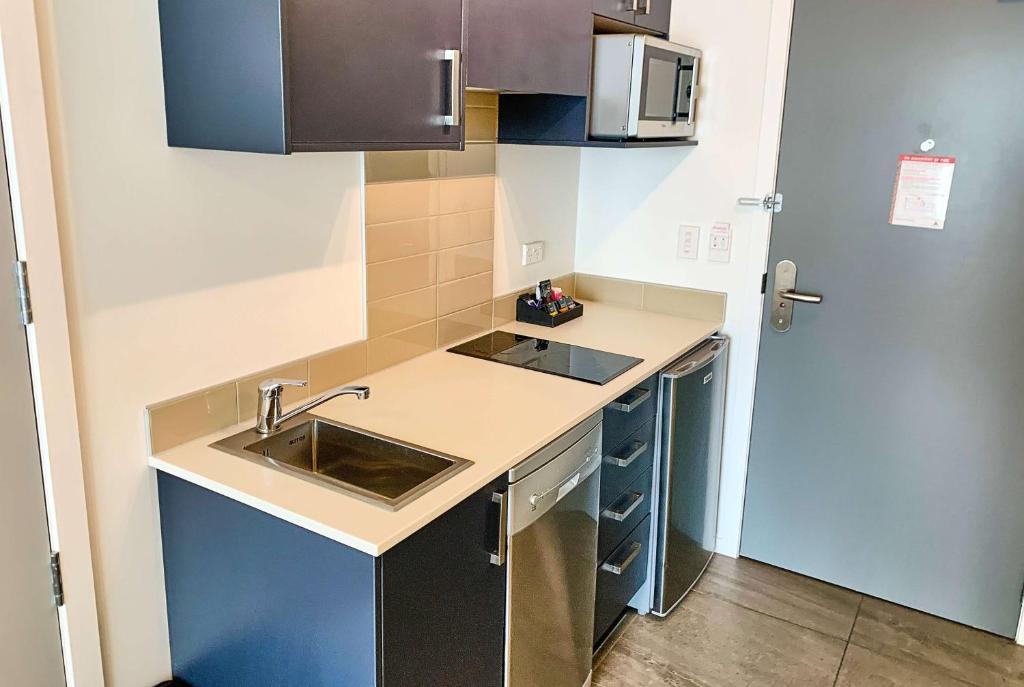 Ramada Suites by Wyndham Albany - Resim 30