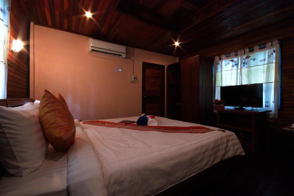 TV a/nebo společenská místnost v ubytování Sangsawan Palace Khaolak Resort