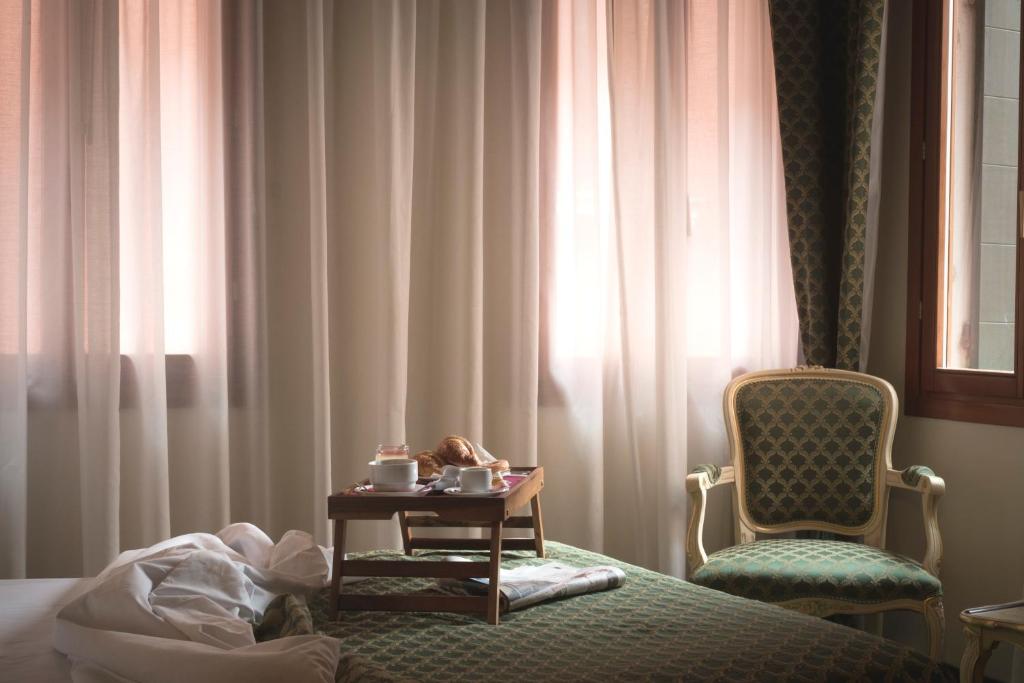 Hotel Commercio & Pellegrino - Resim 21