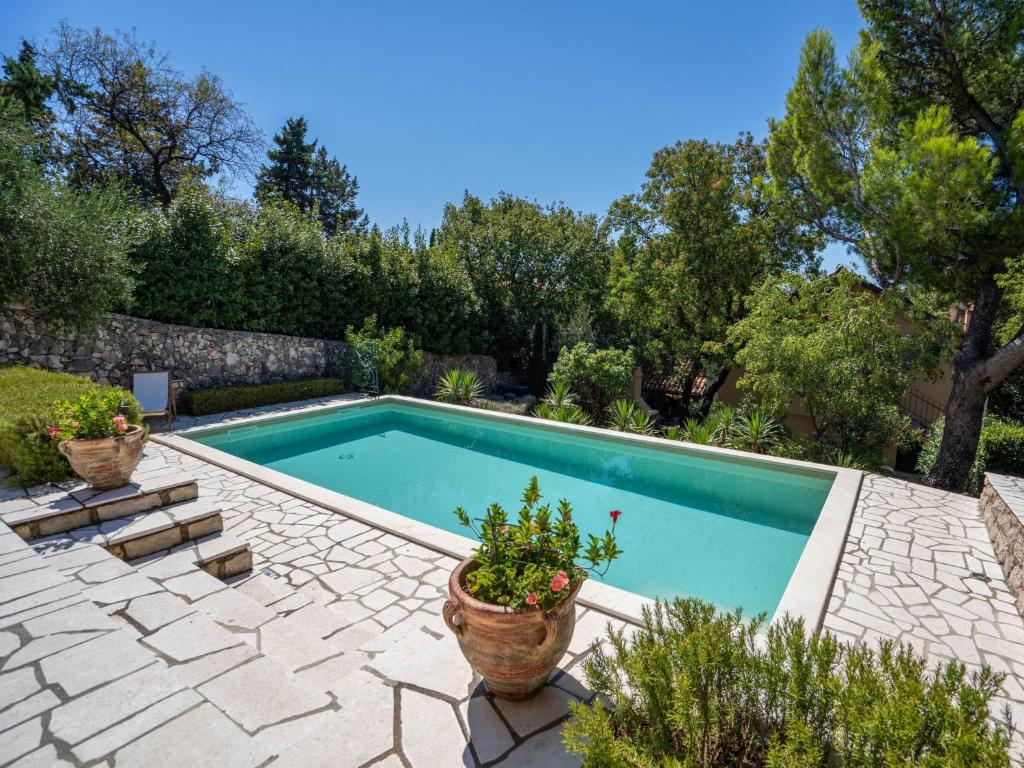 Bazén v ubytování Holiday Home Villa Mo-Re by Interhome nebo v jeho okolí