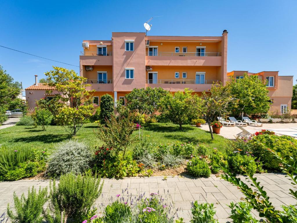 Vonkajšia záhrada v ubytovaní Apartment Bonex-4 by Interhome