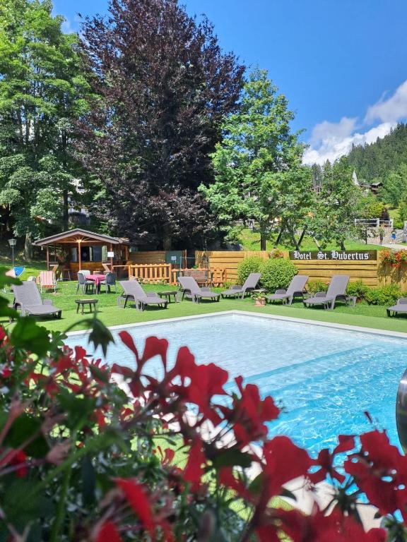 Bazén v ubytování Hotel Garni St. Hubertus nebo v jeho okolí